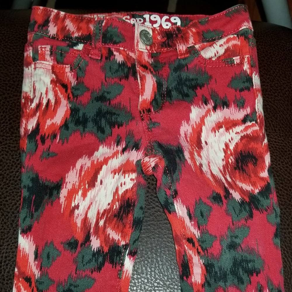 Gap red black flowers pants cute !!!